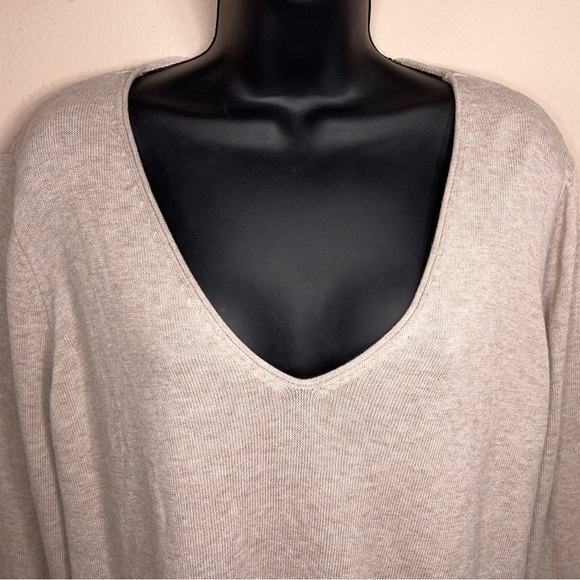 XXL OLD NAVY WOMENS BEIGE KNIT SWEATER LONG SLEEVE VNECK NEUTRAL - Picture 4 of 11